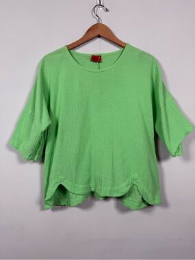 Oh My Gauze! Bright Green Short Sleeve Scalloped Hem Top, Great Condition